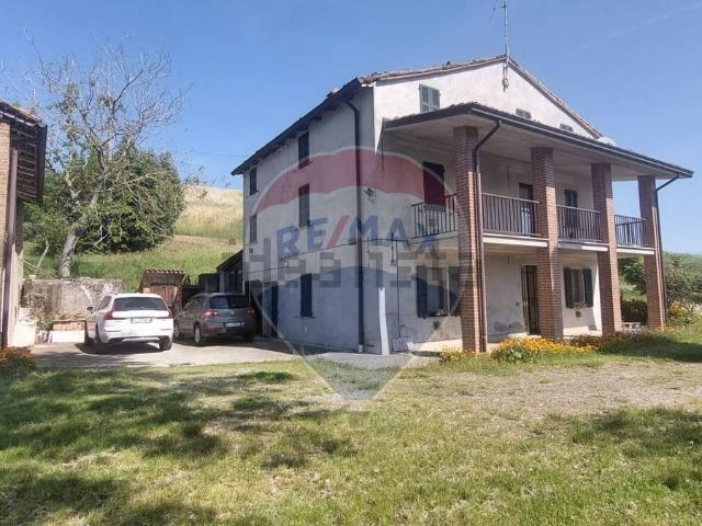 Rustici e casali in vendita di 550 m² in Via Circonvallazione, 13