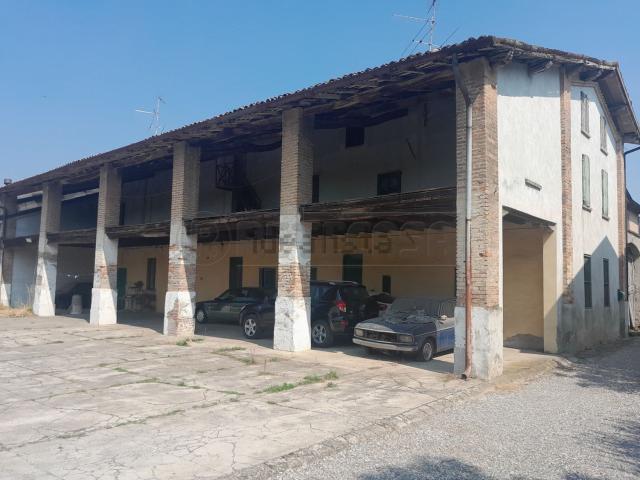Rustici e casali in vendita di 550 m² in Via del Marzale