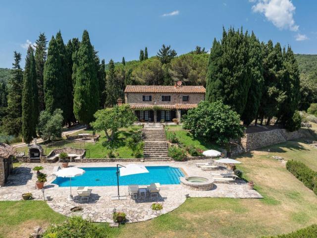 Rustici e casali in vendita di 550 m² in Via del Poggio