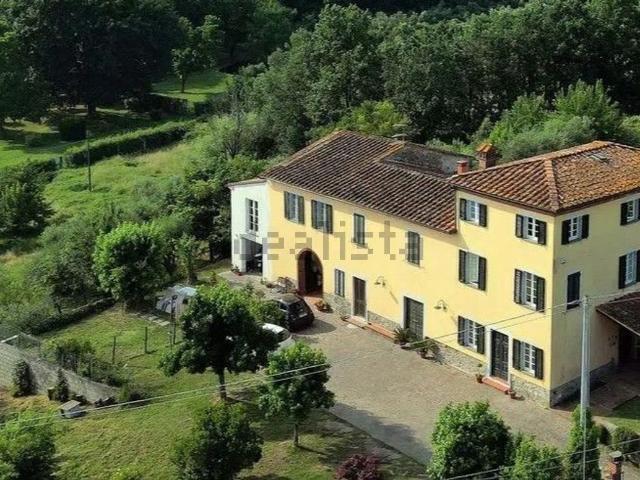 Rustici e casali in vendita di 550 m² in Via di Matraia, 2050