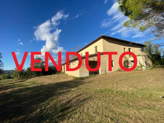 Rustici e casali in vendita di 550 m² in Via Flaminia Ternana