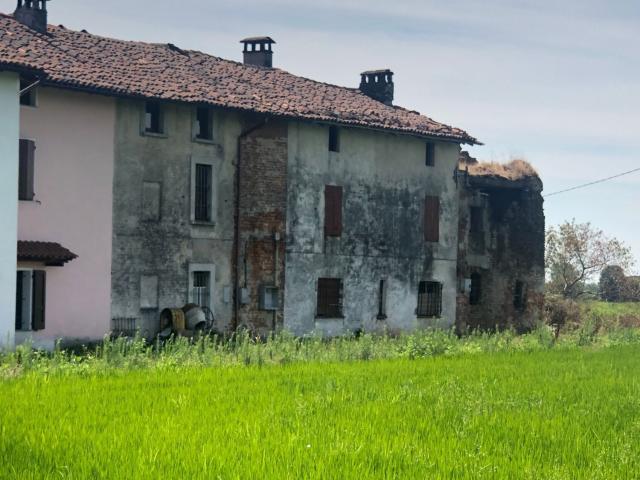 Rustici e casali in vendita di 550 m² in Via Izzano