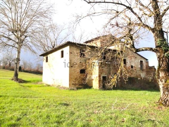 Rustici e casali in vendita di 550 m² in Via I. Franchi