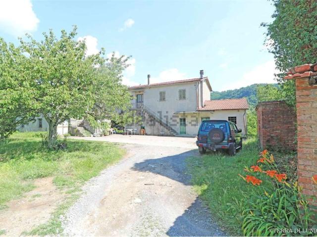 Rustici e casali in vendita di 550 m² in Via Walter Tessieri