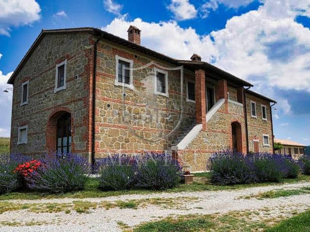 Rustici e casali in vendita di 565 m²