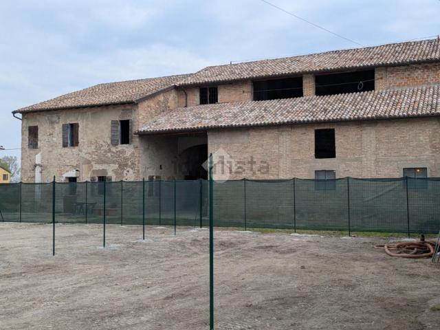 Rustici e casali in vendita di 565 m² in Via Francesco Crispi, 5