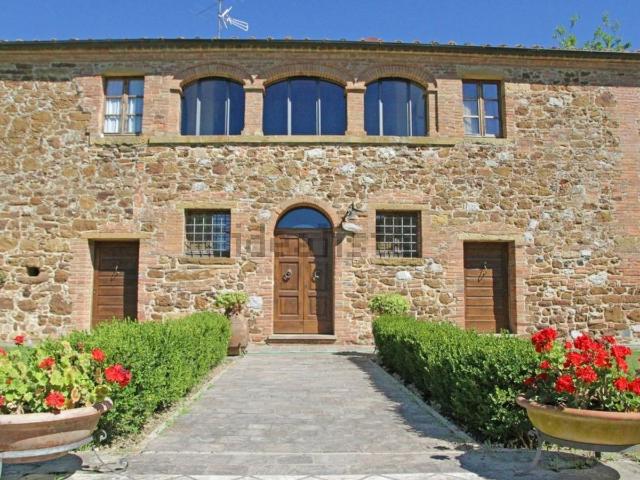 Rustici e casali in vendita di 560 m²