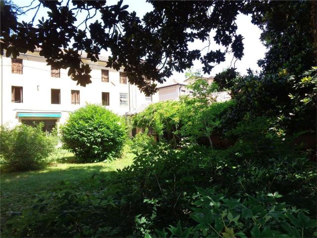 Rustici e casali in vendita di 561 m² in Via Cardinale E. dalla Costa, 35