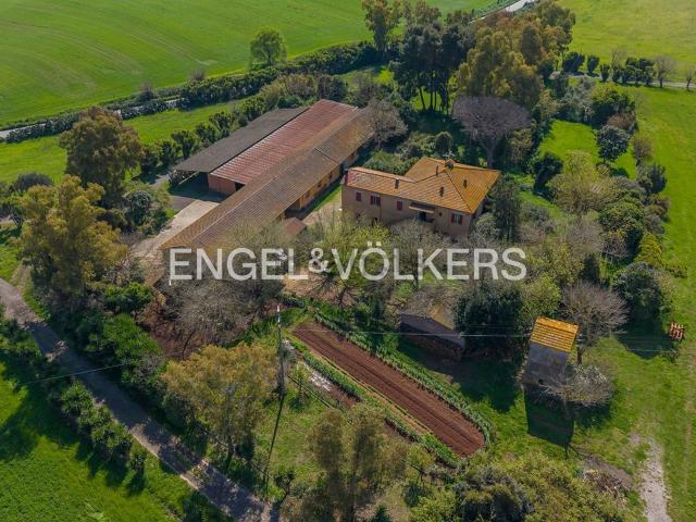 Rustici e casali in vendita di 561 m² in Via di Torre Sant&apos Anastasia