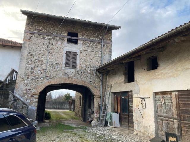 Rustici e casali in vendita di 5630 m² in Via Gorizia, 11