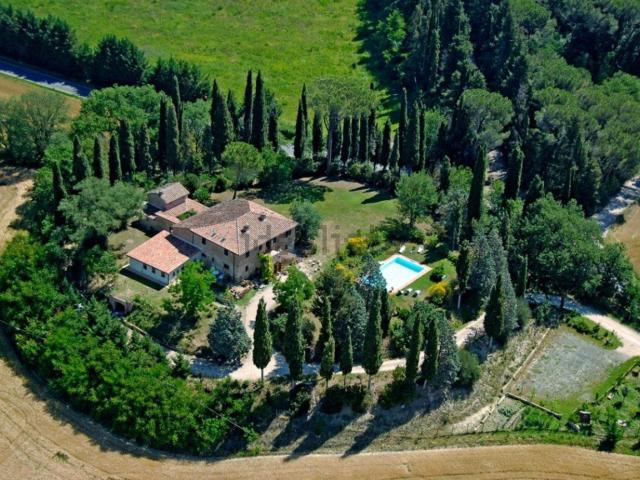 Rustici e casali in vendita di 575 m² in Strada senza nome
