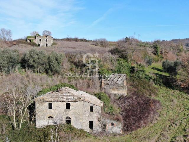 Rustici e casali in vendita di 570 m² in Strada Senza Nome