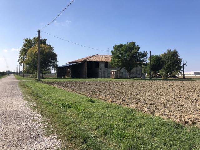 Rustici e casali in vendita di 570 m² in Via Stiatico, 23