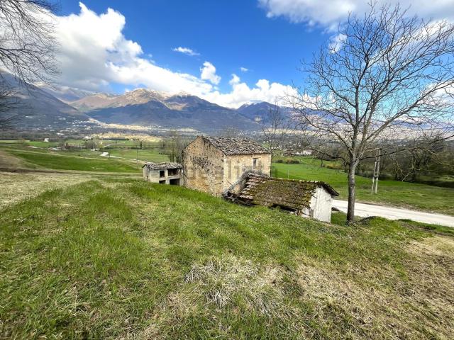 Rustici e casali in vendita di 57 m² in Via Monticchio