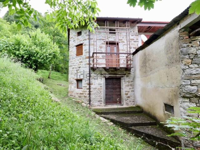 Rustici e casali in vendita di 57 m² in Via Zimor