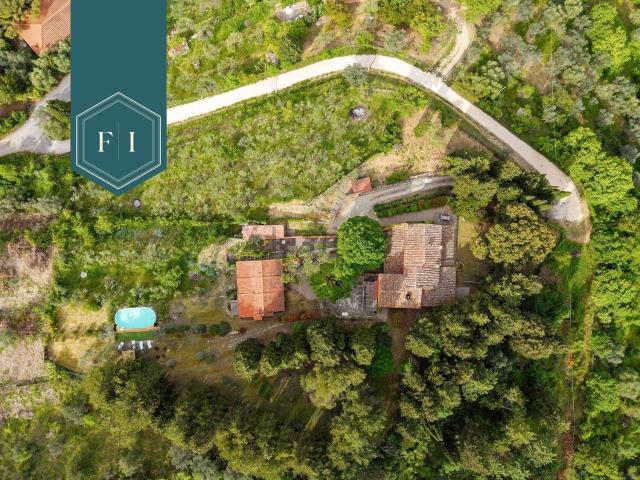 Rustici e casali in vendita di 584 m² in Via Fontibucci