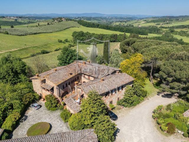 Rustici e casali in vendita di 5800 m² in Piazza del Comune, 19