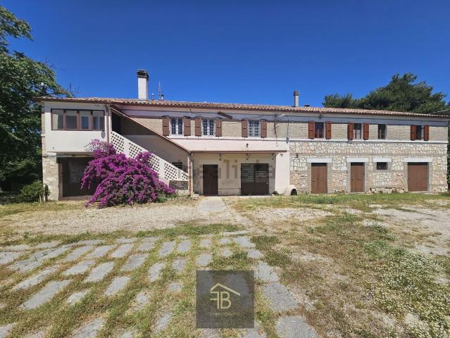 Rustici e casali in vendita di 580 m²