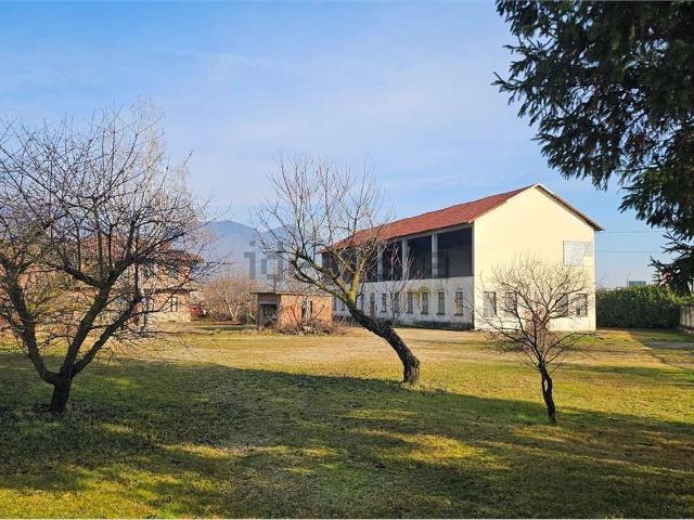 Rustici e casali in vendita di 580 m² in Strada Torino