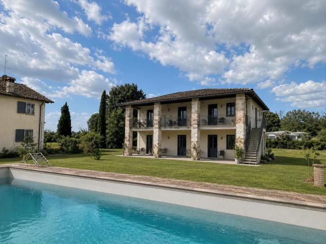 Rustici e casali in vendita di 580 m² in Via Sammarina