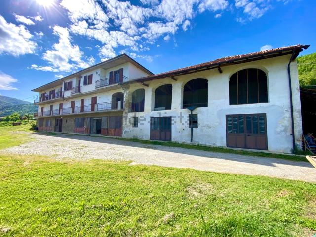 Rustici e casali in vendita di 581 m² in Frazione Robertiero, 14
