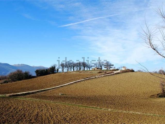Rustici e casali in vendita di 583 m² in Via Carborello
