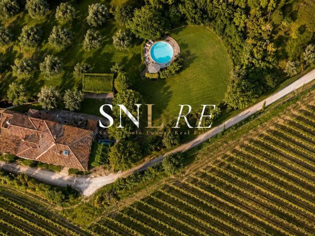 Rustici e casali in vendita di 598 m² in Strada DEL COLOMBAIO