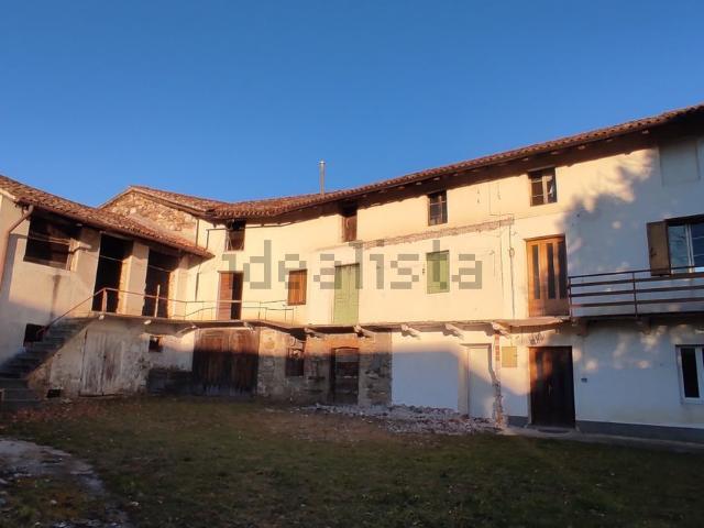 Rustici e casali in vendita di 590 m² in Borgo Salariis, 1