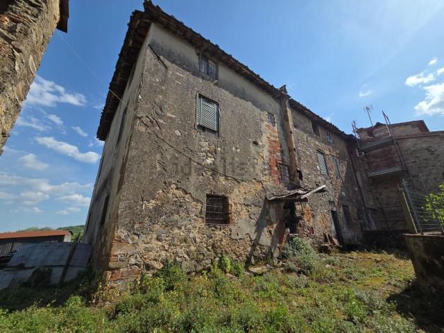 Rustici e casali in vendita di 590 m² in Via di Tiglio