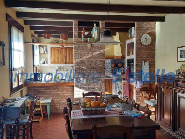 Rustici e casali in vendita di 605 m² in Via Martinè, 44