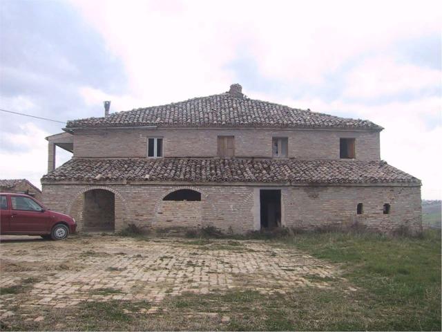 Rustici e casali in vendita di 608 m² in Via Pallotta