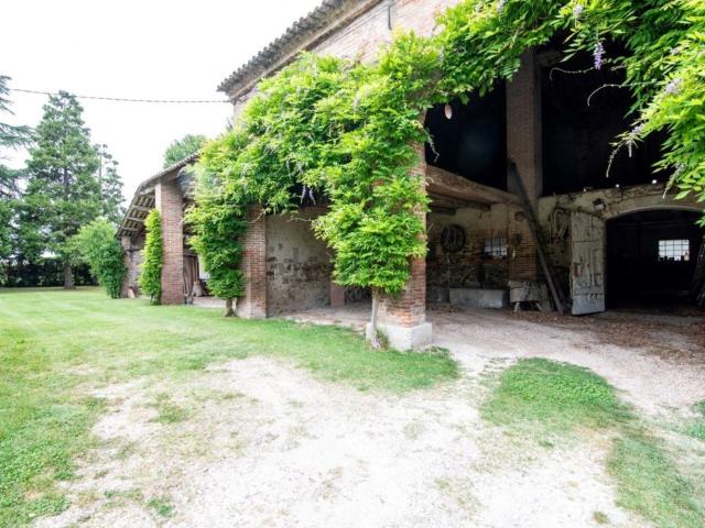 Rustici e casali in vendita di 608 m² in Via Tormene