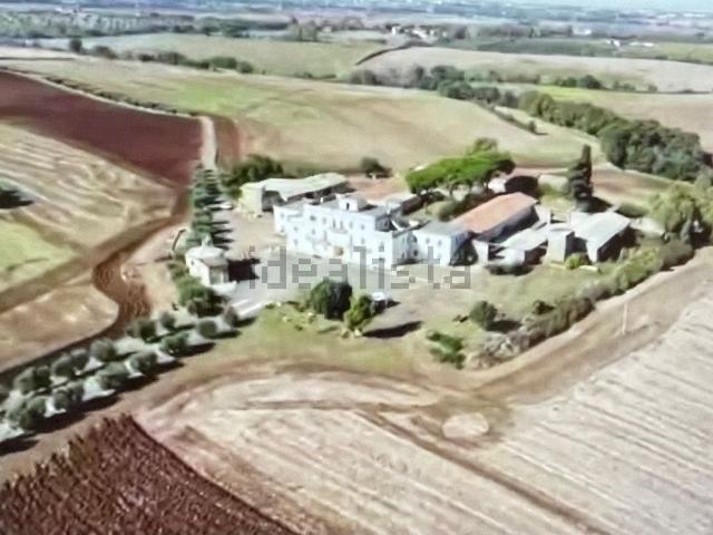 Rustici e casali in vendita di 600000 m² in Via san berardo dei marsi, 44