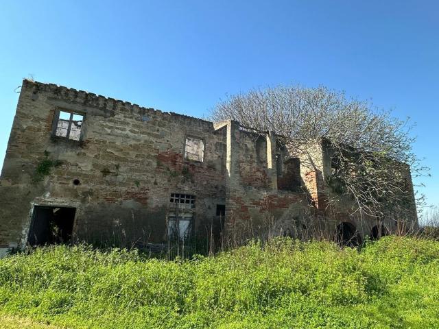 Rustici e casali in vendita di 600 m²