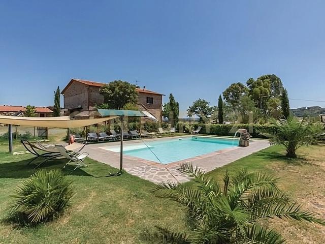 Rustici e casali in vendita di 600 m²