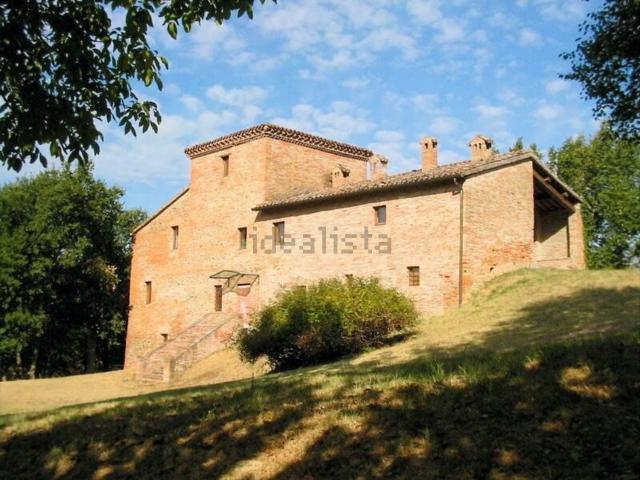 Rustici e casali in vendita di 600 m²