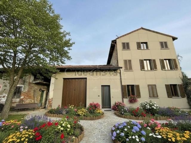 Rustici e casali in vendita di 600 m²