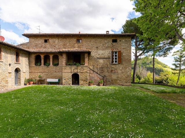 Rustici e casali in vendita di 600 m²