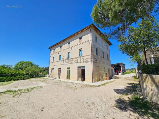 Rustici e casali in vendita di 600 m² in Contrada Tesino, 7