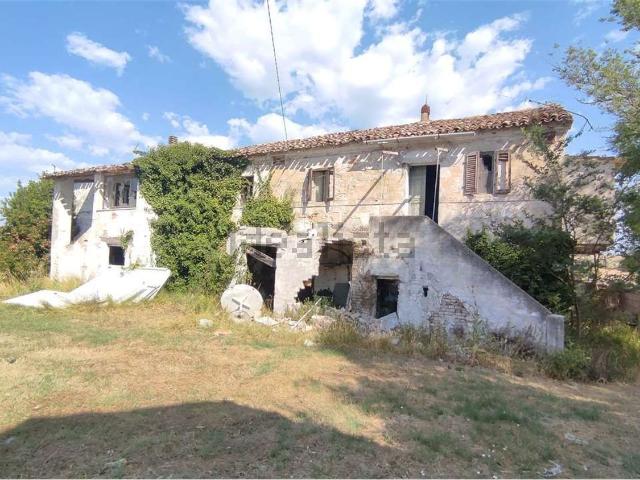 Rustici e casali in vendita di 600 m² in Frazione Sappanico