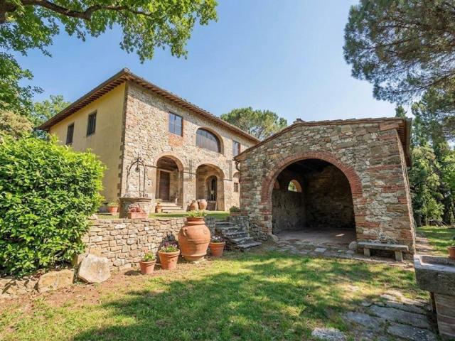 Rustici e casali in vendita di 600 m² in Località I Piani