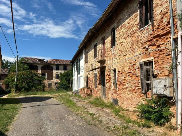 Rustici e casali in vendita di 600 m² in Località Poggio, 21