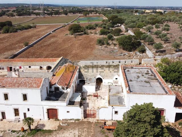 Rustici e casali in vendita di 600 m² in Strada MADONNA DELLE GRAZIE
