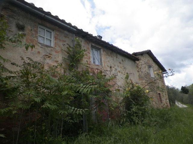 Rustici e casali in vendita di 600 m² in Strada Massetana Romana