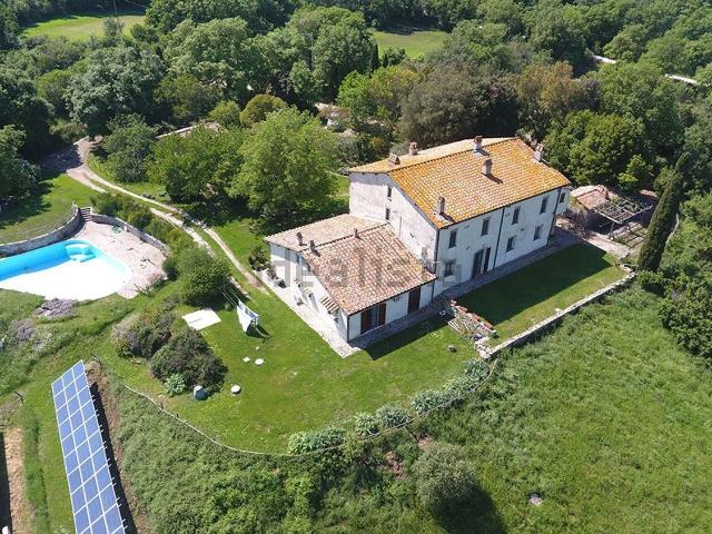 Rustici e casali in vendita di 600 m² in Strada Montepò
