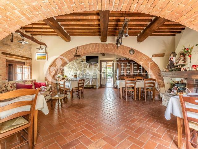Rustici e casali in vendita di 600 m² in Strada di Renaccio, 26