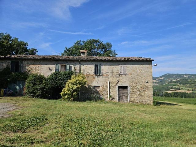 Rustici e casali in vendita di 600 m² in Strada Gualdo Palazzo Bofondi