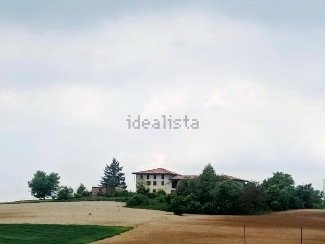Rustici e casali in vendita di 600 m² in Strada Perrona, 1