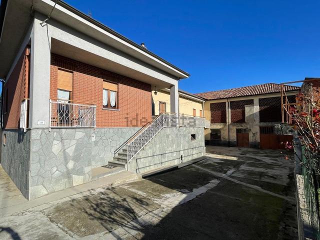 Rustici e casali in vendita di 600 m² in Strada Provinciale Balbi, 18