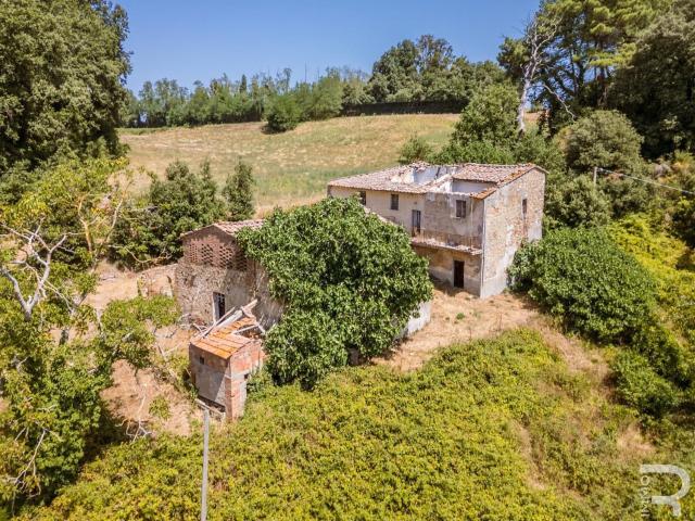 Rustici e casali in vendita di 600 m² in Strada Provinciale Volterrana